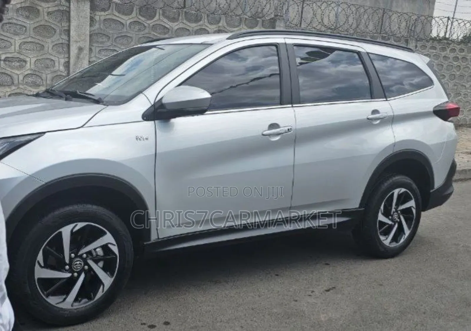 Toyota Rush 2023 Silver