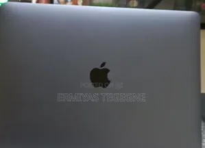 Photo - New Laptop Apple MacBook Pro M1 8GB Apple M1 Max SSD 256GB