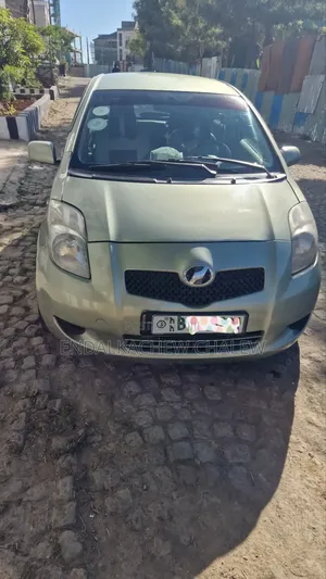 Photo - Toyota Yaris 2007 Gold