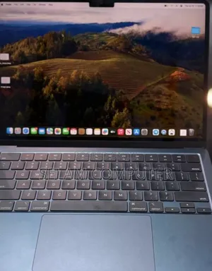 New Laptop Apple MacBook Air 2022 M2 8GB Apple M2 SSD 256GB