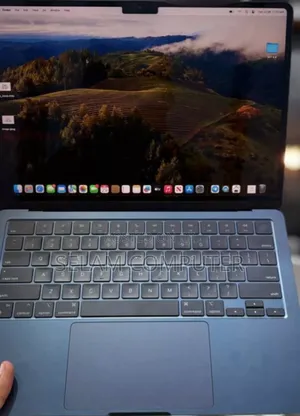 New Laptop Apple MacBook Air 2022 M2 8GB Apple M2 SSD 256GB