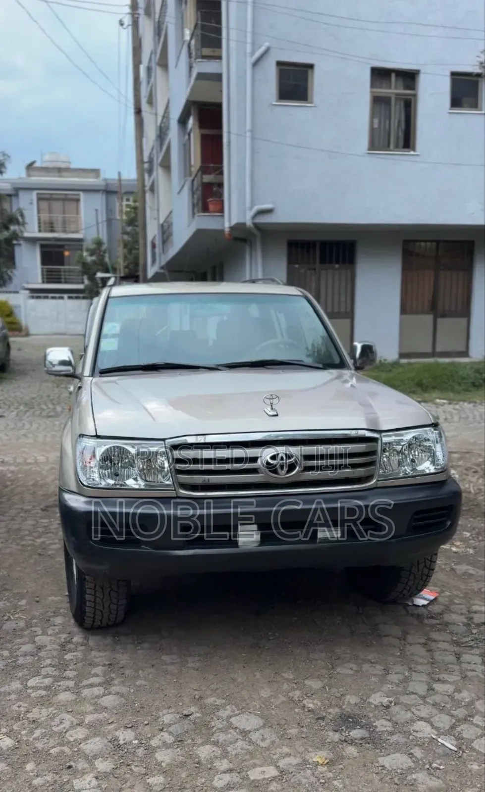 Toyota Land Cruiser 2005 Gold