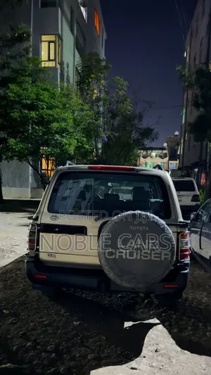 Toyota Land Cruiser 2005 Gold