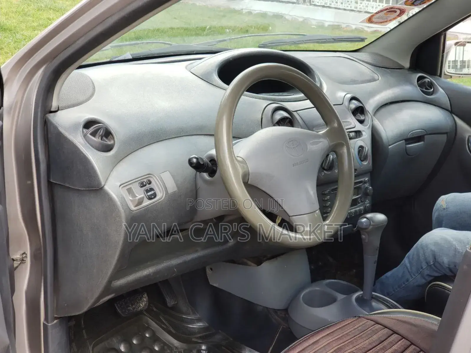 Toyota Vitz 2001 Gray