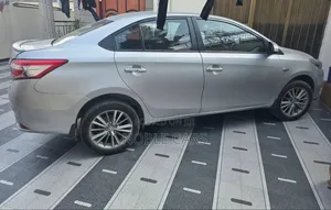 Photo - Toyota Yaris 2017 Silver