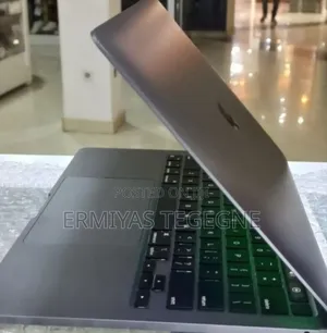 New Laptop Apple MacBook Pro M1 16GB Apple M2 Ultra SSD 256GB