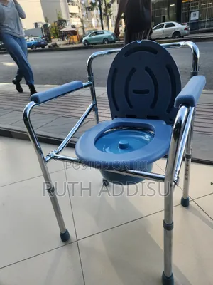 Photo - Commode Chair軟化commode Chair丸及commode Chair多年commode Chair庫存poty Chair