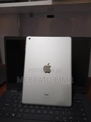 New Apple iPad 9.7 64 GB Silver