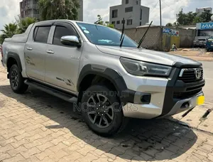Toyota Hilux 2022 Silver