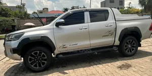 Toyota Hilux 2022 Silver