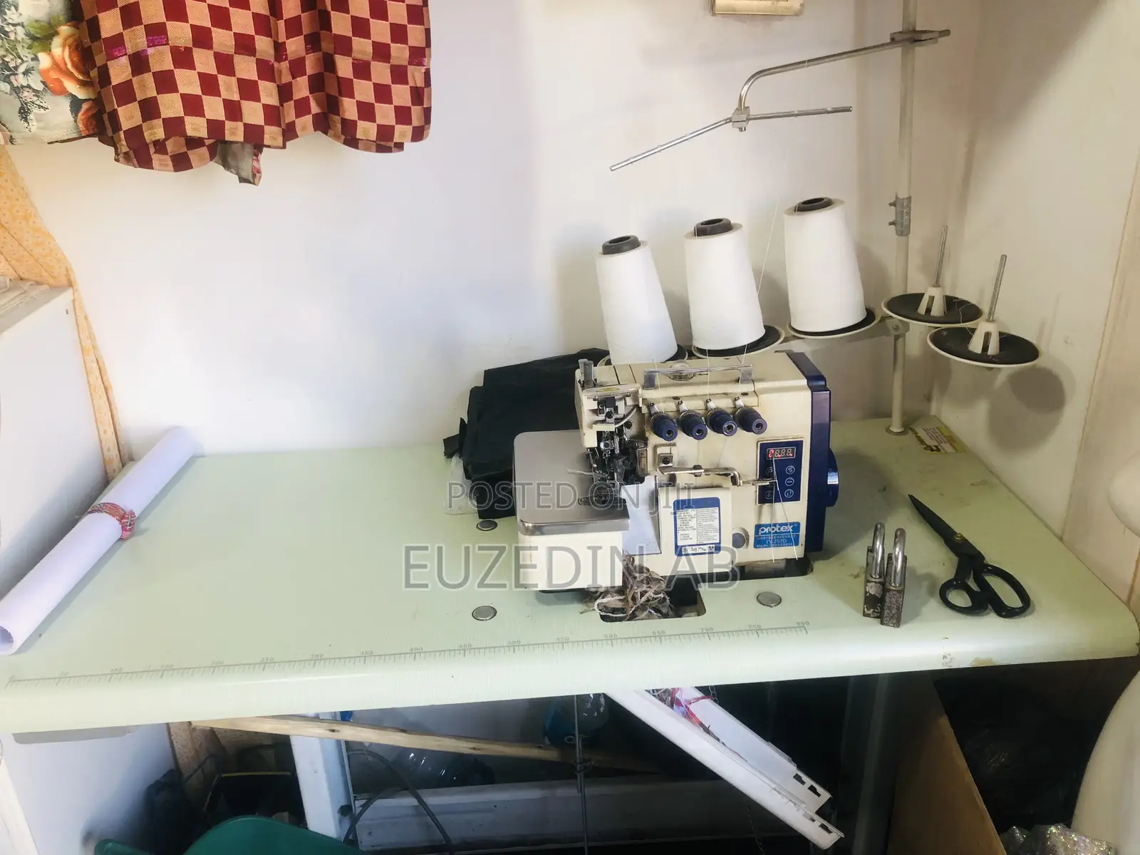 የሚሸጥ ሱቅ Traditional Dress Shop