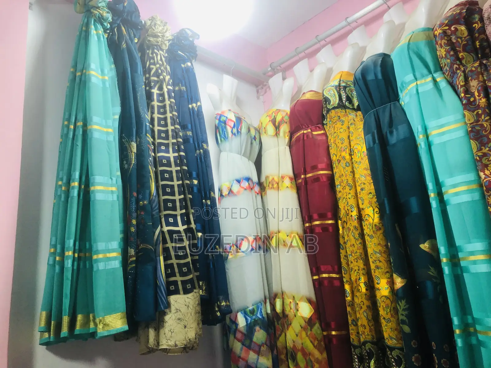 የሚሸጥ ሱቅ Traditional Dress Shop