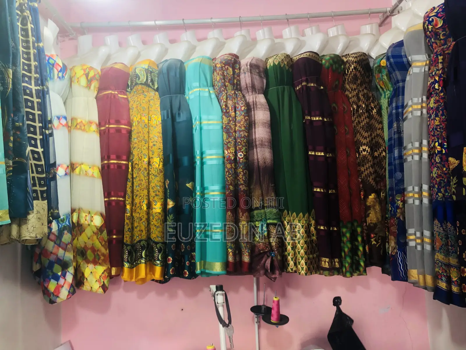የሚሸጥ ሱቅ Traditional Dress Shop
