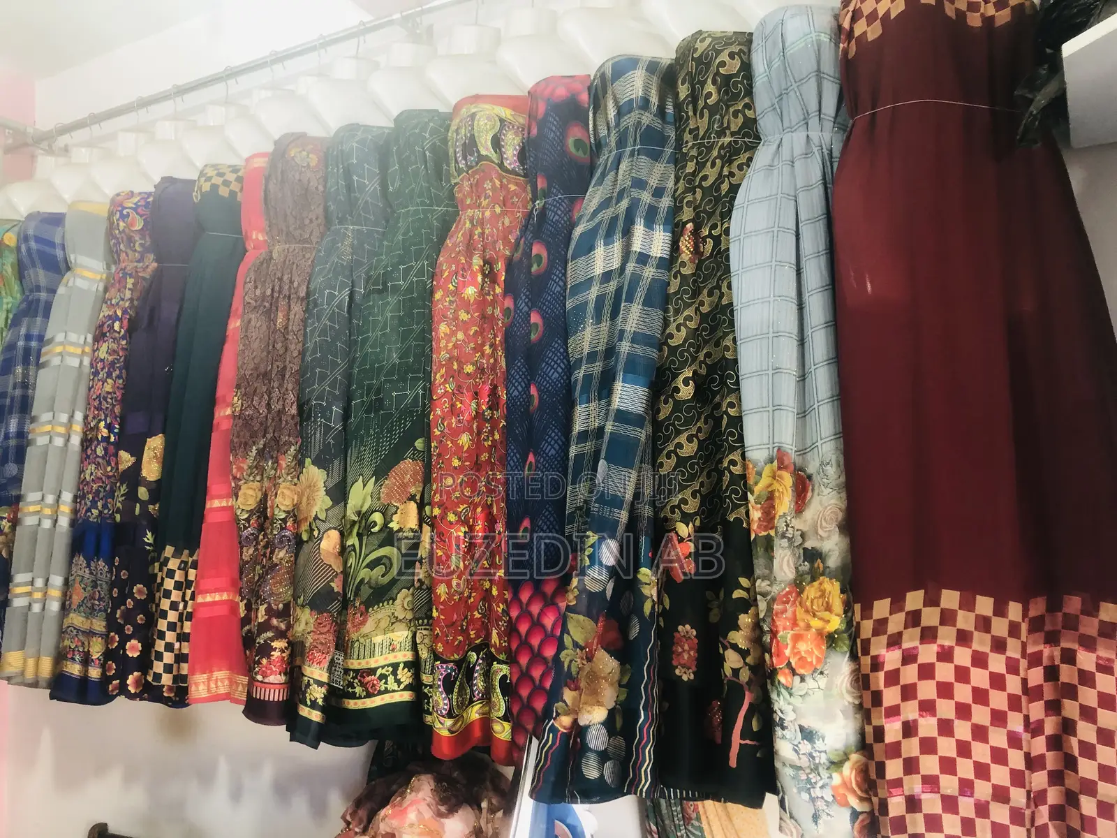 የሚሸጥ ሱቅ Traditional Dress Shop