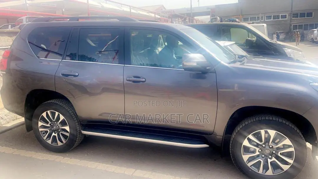 Toyota Land Cruiser Prado 2.8 2023 Gray