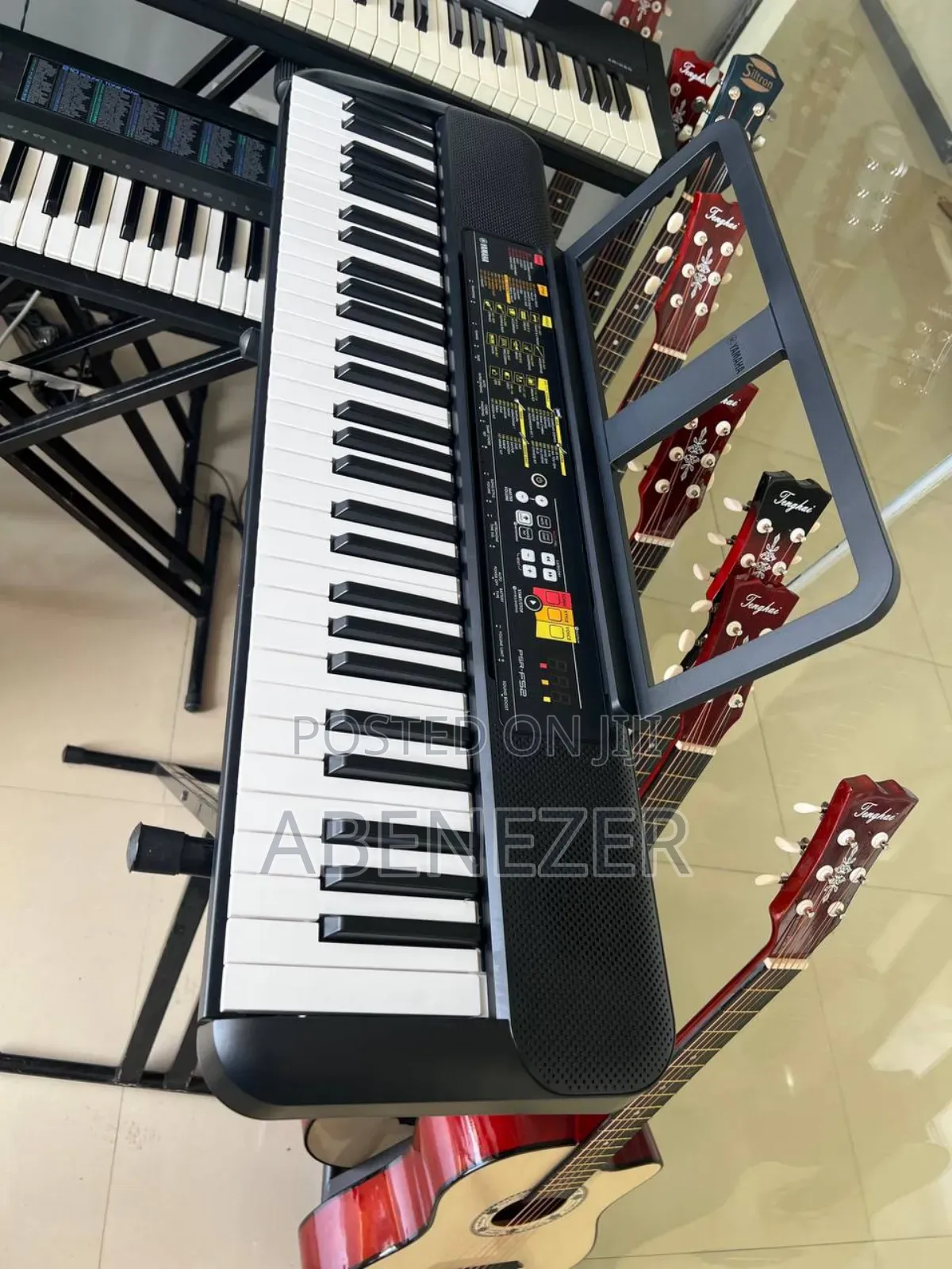 Yamaha PSR F52 Keyboard