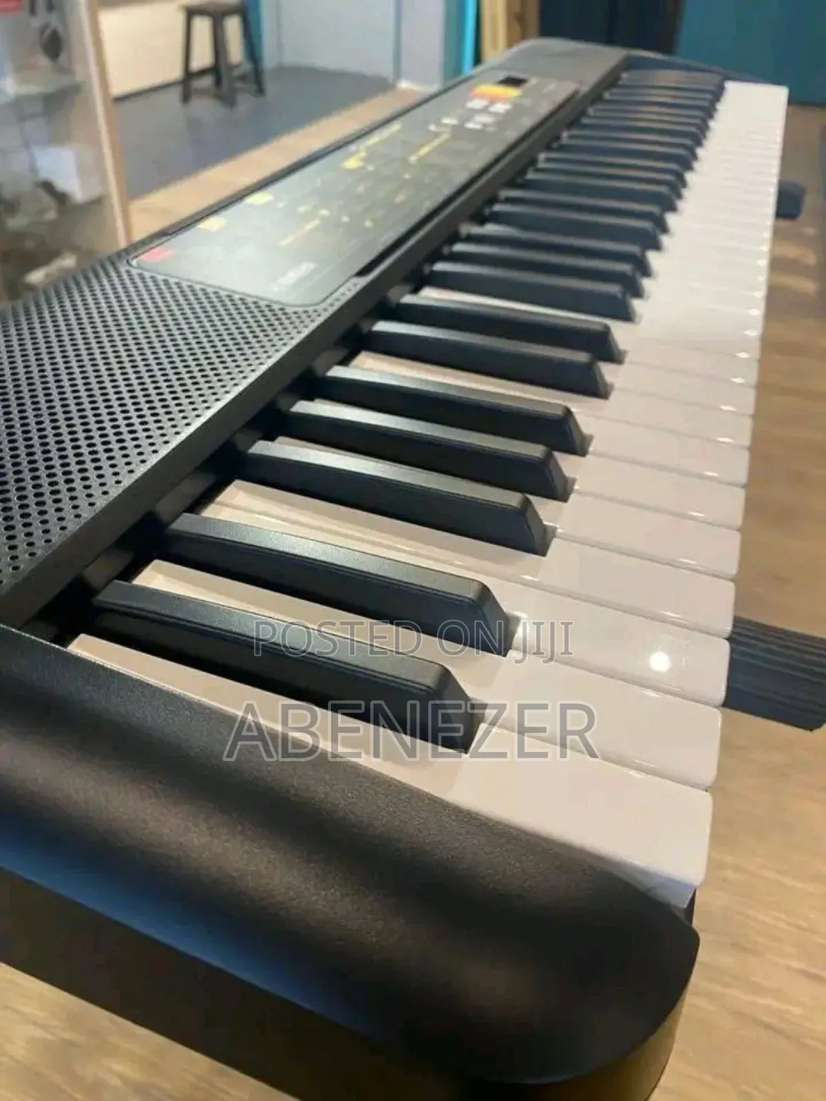 Yamaha PSR F52 Keyboard