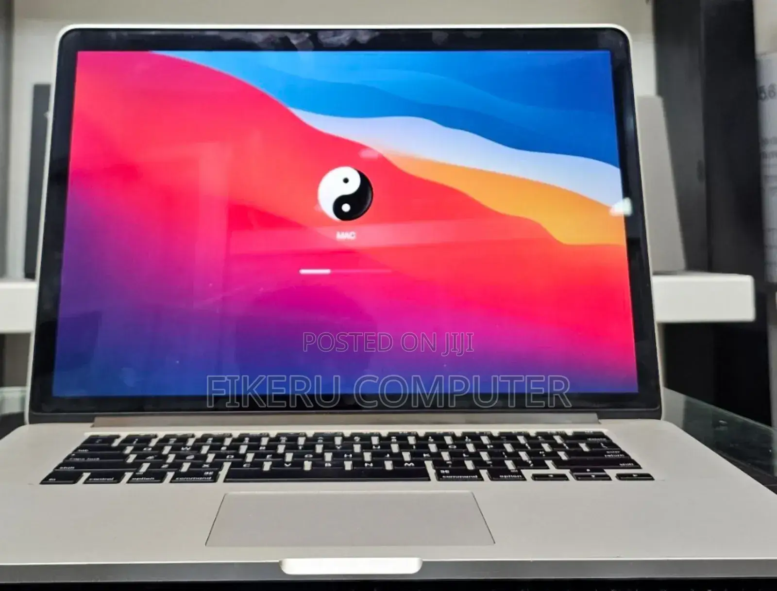 New Laptop Apple MacBook Pro 2015 16GB Intel Core I7 SSD 256GB