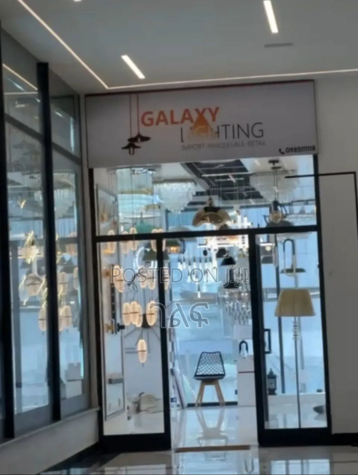 ሱቅ ካሳንችስ ላይ ለንግድ በጣም አሪፍ አካባቢ ላይ ነው። ህንፃው ላይ 2 ኛ ፎቅ ላይ ሱቆች በካሬ 5 ሺ ብር