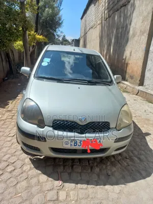 Photo - Toyota Vitz 2002 Gold