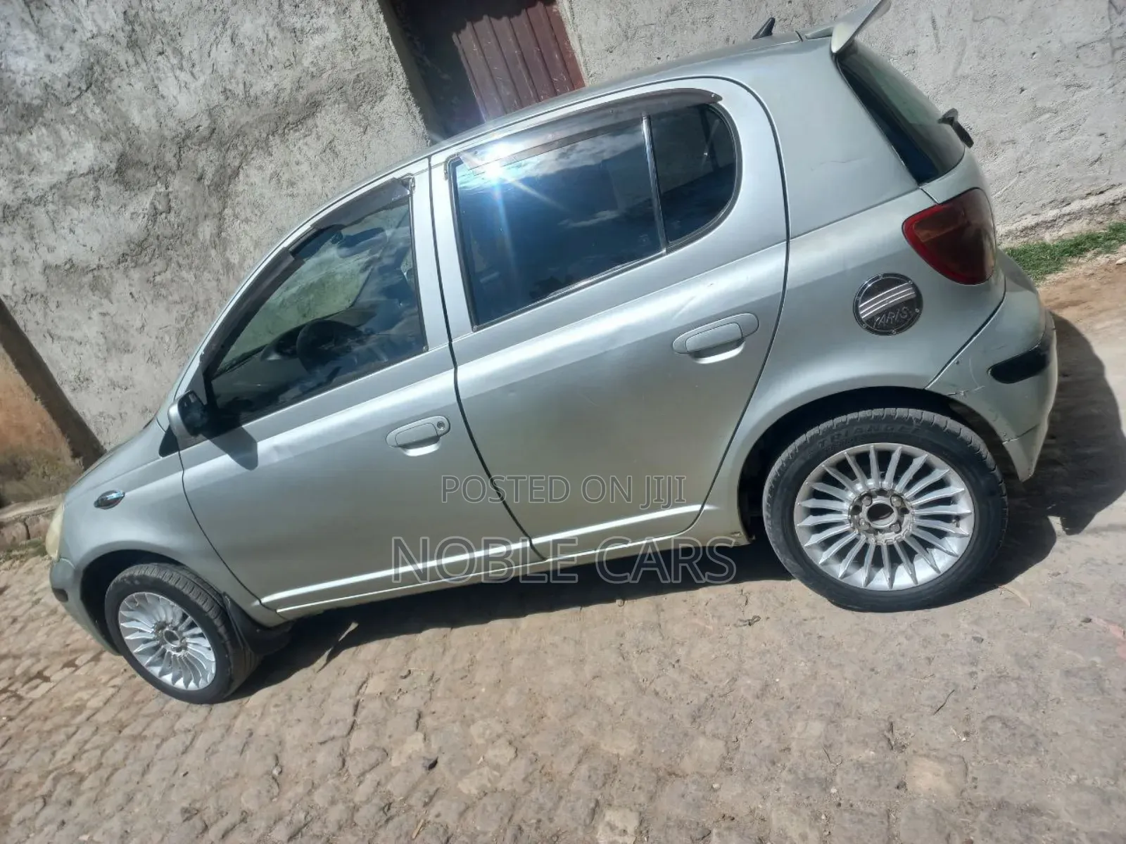 Toyota Vitz 2002 Gold