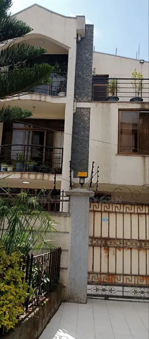 Furnished 8bdrm House in Bole for sale