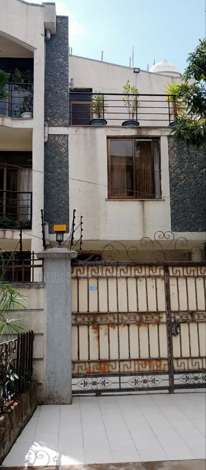 Furnished 8bdrm House in Bole for sale