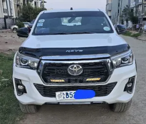 Photo - Toyota Hilux 2018 White