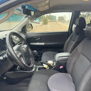 Toyota Hilux 2015 Blue