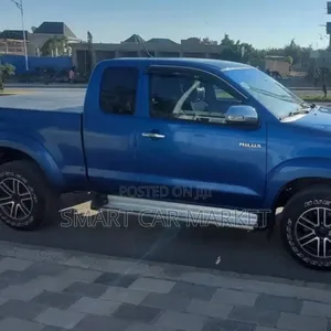 Toyota Hilux 2015 Blue