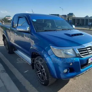 Photo - Toyota Hilux 2015 Blue