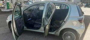 Toyota Vitz 2001
