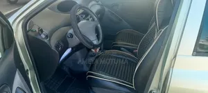 Photo - Toyota Vitz 2001