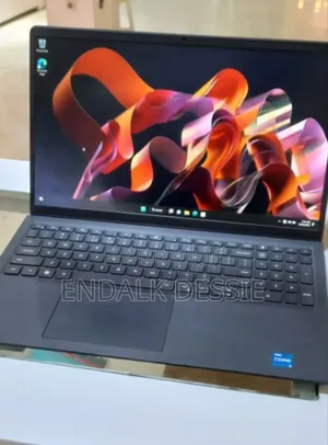 New Laptop Dell Vostro 3520 16GB Intel Core I5 SSD 512GB