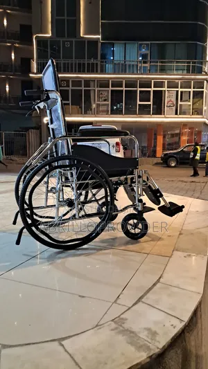 Photo - Toilet Wheelchair水手wheelchair卜手wheelchair卜手wheelchair山手wheelchair水手whe