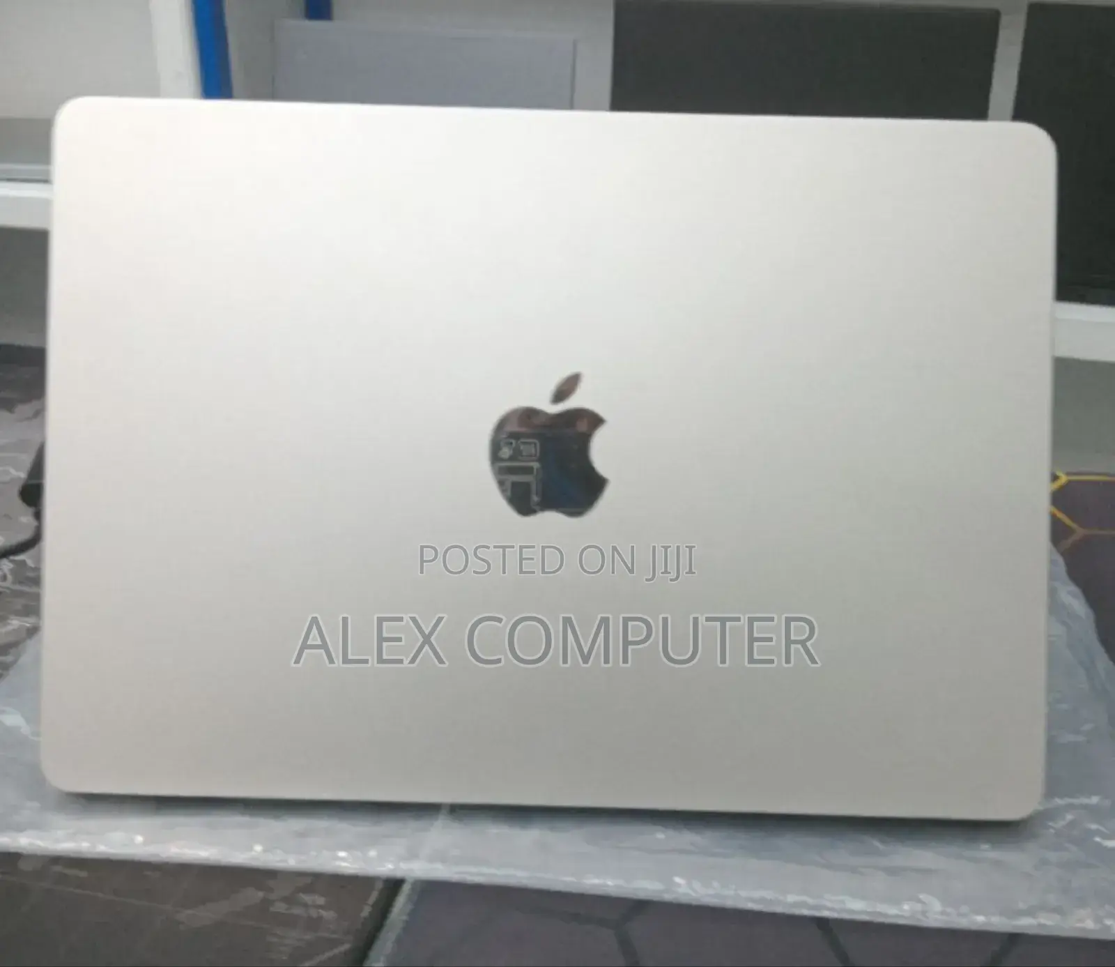 New Laptop Apple MacBook Air 2022 M2 8GB Apple M2 SSD 512GB