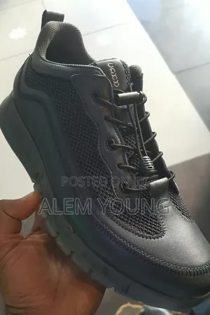 Comfortable Lightweight Walking Shoes