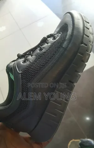 Comfortable Lightweight Walking Shoes