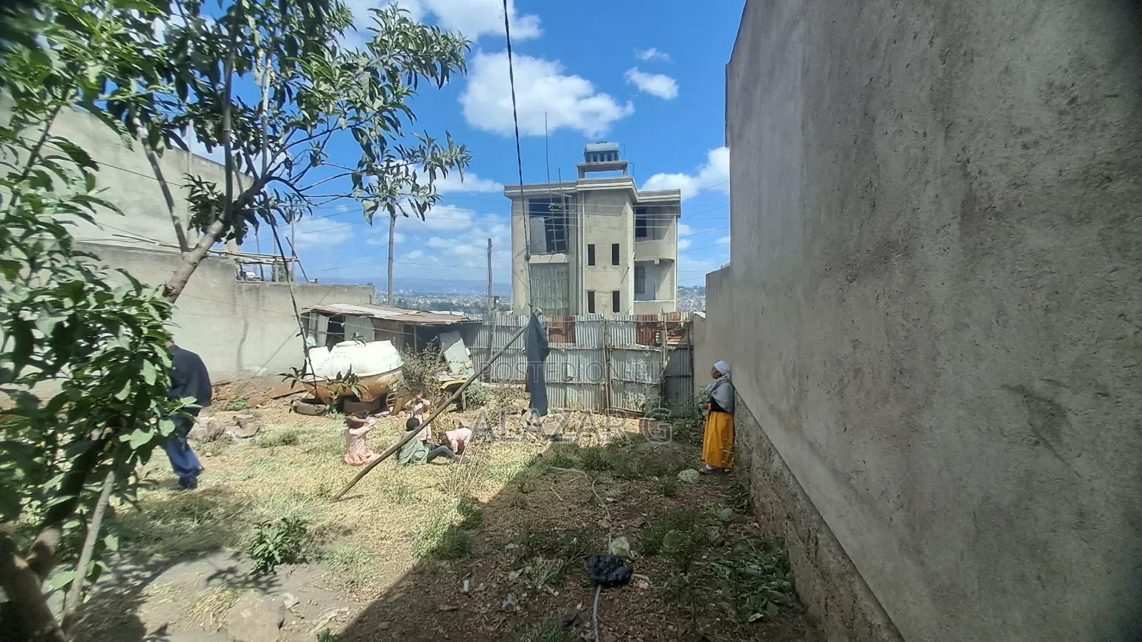 የሚከራይ መሬት ከ 3 ክፍል ቤት ጋር / Land for Rent (ለ እቃ Store, መጋዘን, ለስራ)