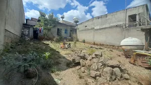 የሚከራይ መሬት ከ 3 ክፍል ቤት ጋር / Land for Rent (ለ እቃ Store, መጋዘን, ለስራ)