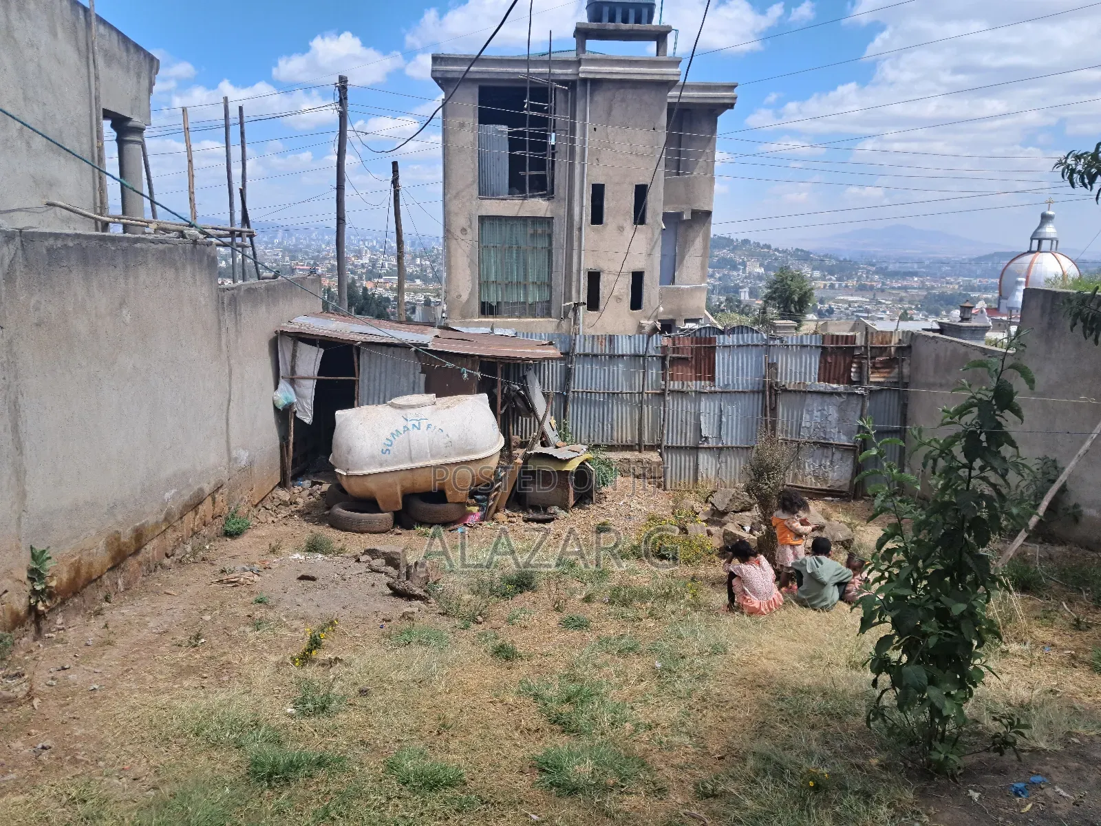 የሚከራይ መሬት ከ 3 ክፍል ቤት ጋር / Land for Rent (ለ እቃ Store, መጋዘን, ለስራ)