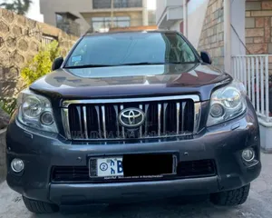 Photo - Toyota Land Cruiser Prado 2013 Beige