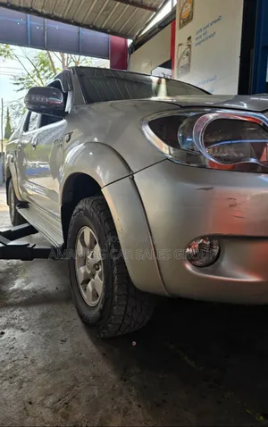 Toyota Hilux 2008 Gray