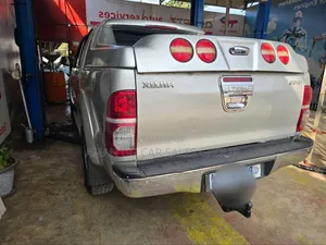 Toyota Hilux 2008 Gray