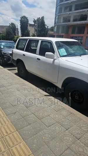 Nissan Patrol 4.5 2010 White