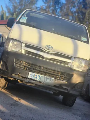 Photo - Toyota HiAce 2012 White