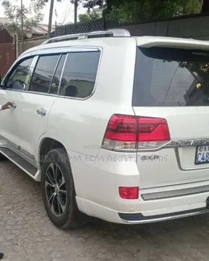 Toyota Land Cruiser 2021 White