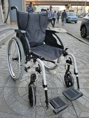 European Wheelchair驕昀used Wheelchair虢癌features - 18 Seat Width, Black