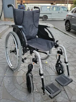 Europe Manual Wheelchair身今is Easy to Maneuver and Transport/Wheelchair