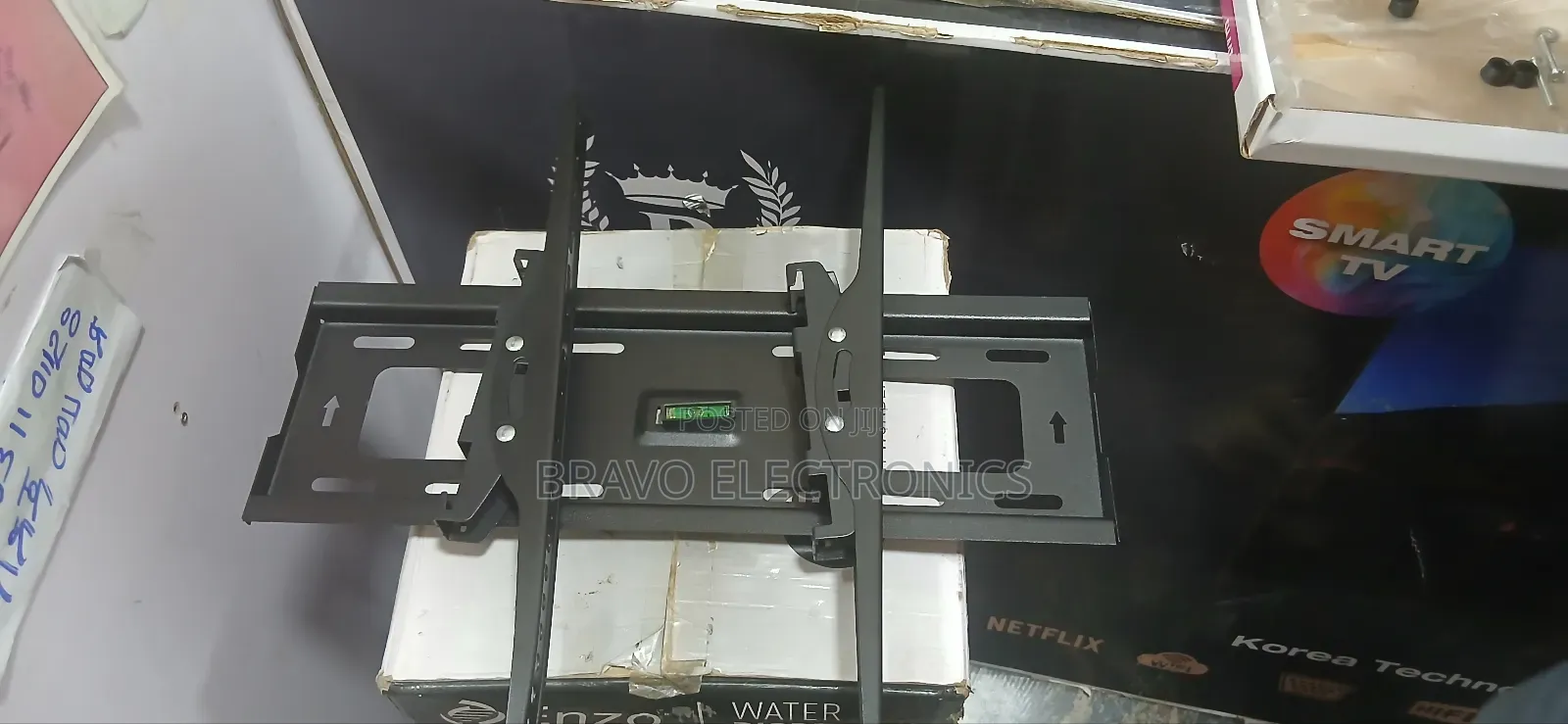 Fixed Wall Mount (14”–65”) – Strong, Adjustable Super Secure!